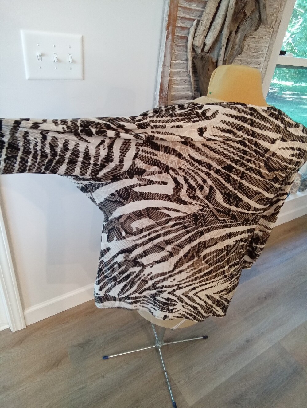 C Est. 1946 Snakeskin O-Ring Wrap Gathered Drape Style Blouse Plus Sz 18/20W - Picture 9 of 14